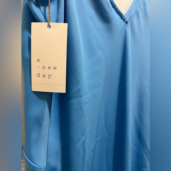 Shiny blue dress - Picture 3 of 3